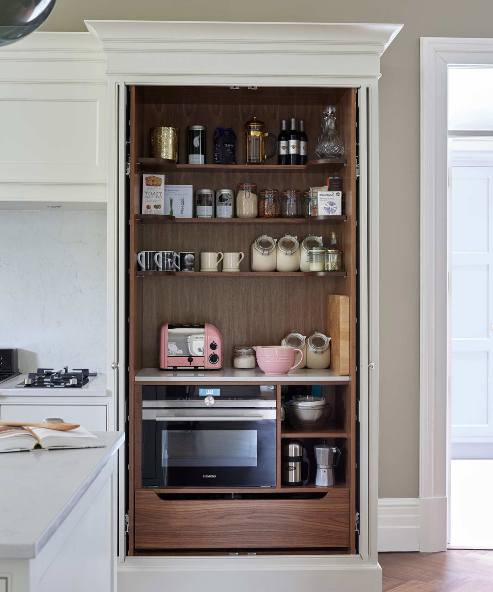 clean a microwave with vinegar