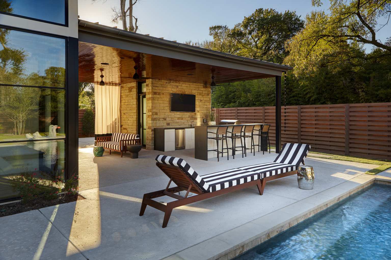 Outdoor kitchen island