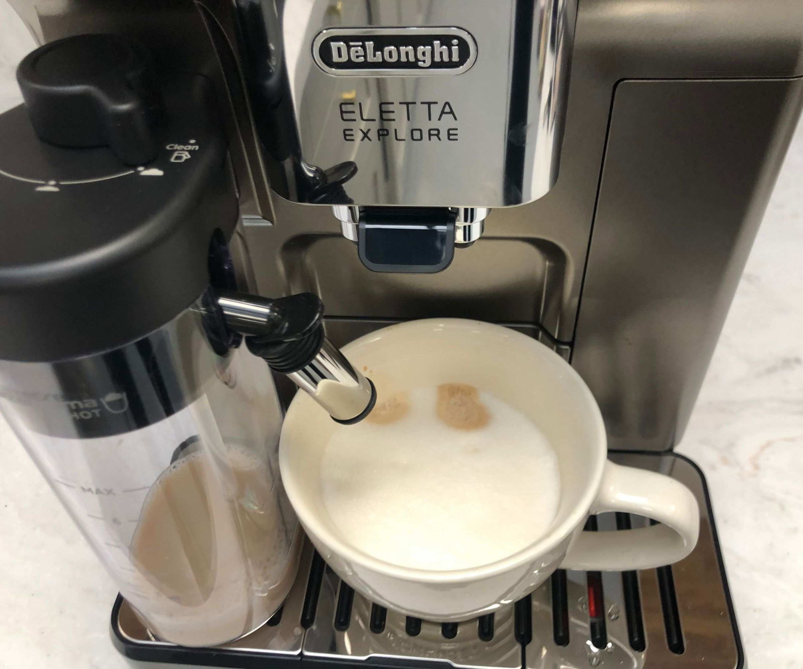 De'Longhi Eletta Explore cappuccino