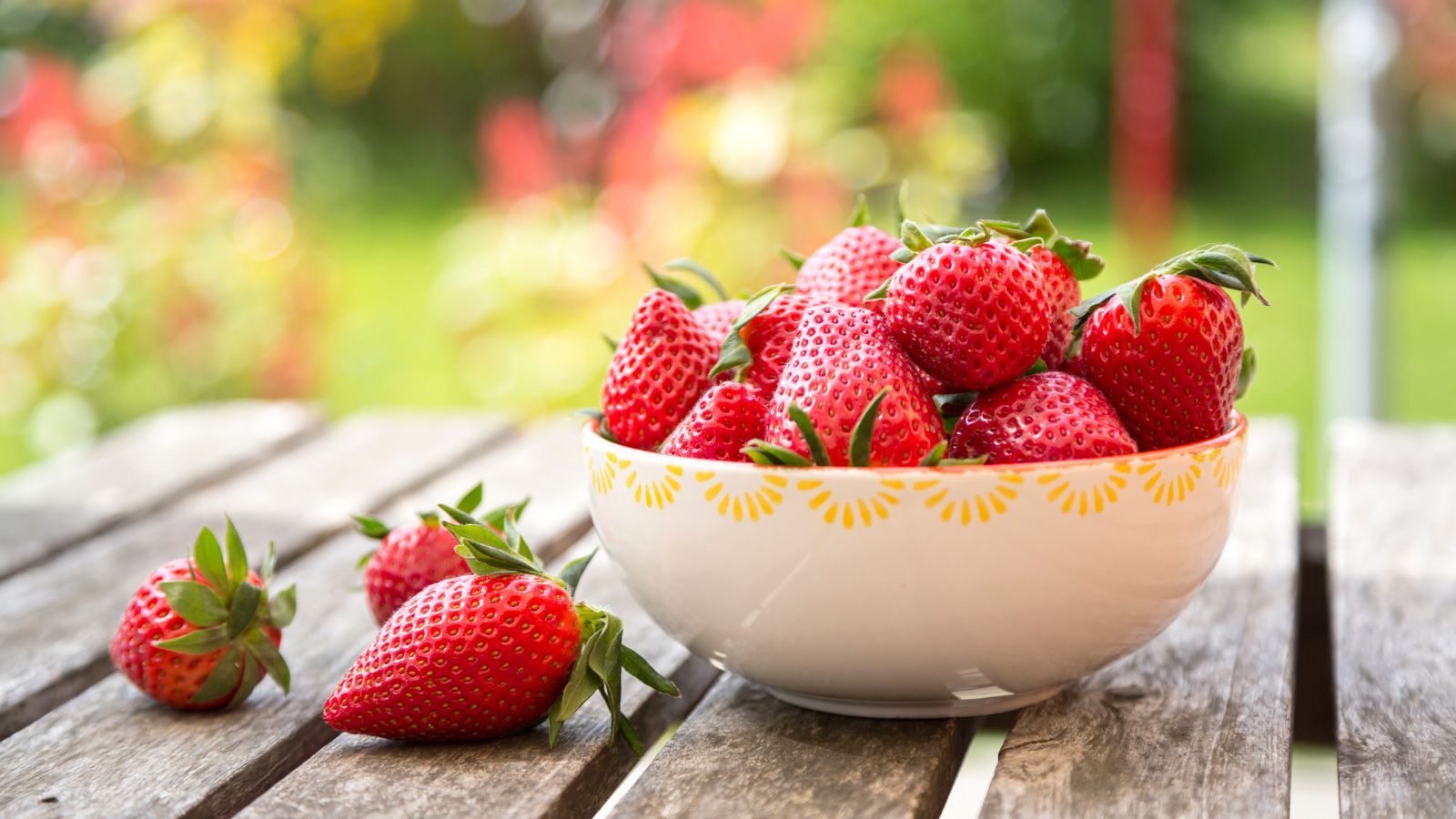 How to clean strawberries – 4 ways to best prepare your fruit